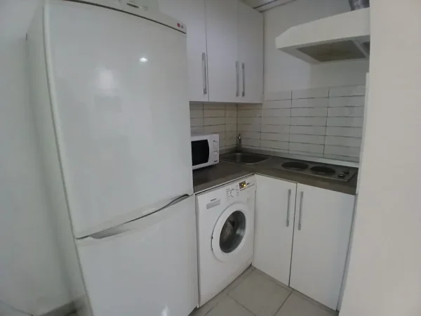Tirane, jepet me qera apartament 1+1+Aneks Kati 2, 45 m² 500 € (Mihal Duri prane shkolles Avni Rustemi)