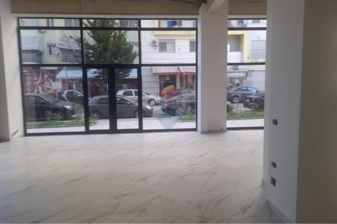 Tirane, jepet me qera dyqan , 136 m² 1.500 € (Rruga Babë Rexha, Tiranë)