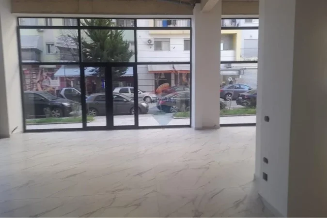 Tirane, jepet me qera dyqan , 136 m² 1.500 € (Rruga Babë Rexha, Tiranë)