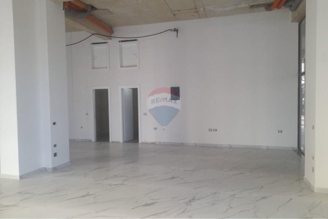 Tirane, jepet me qera dyqan , 136 m² 1.500 € (Rruga Babë Rexha, Tiranë)