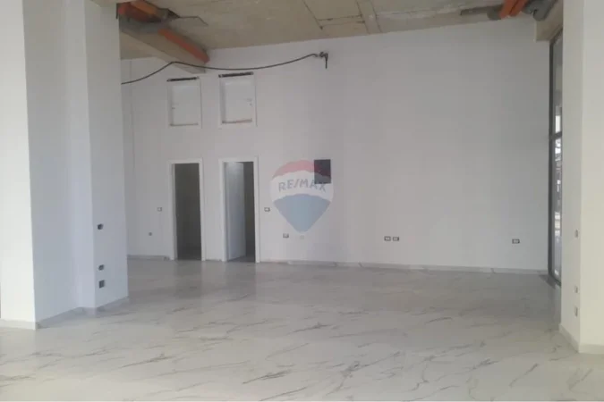 Tirane, jepet me qera dyqan , 136 m² 1.500 € (Rruga Babë Rexha, Tiranë)