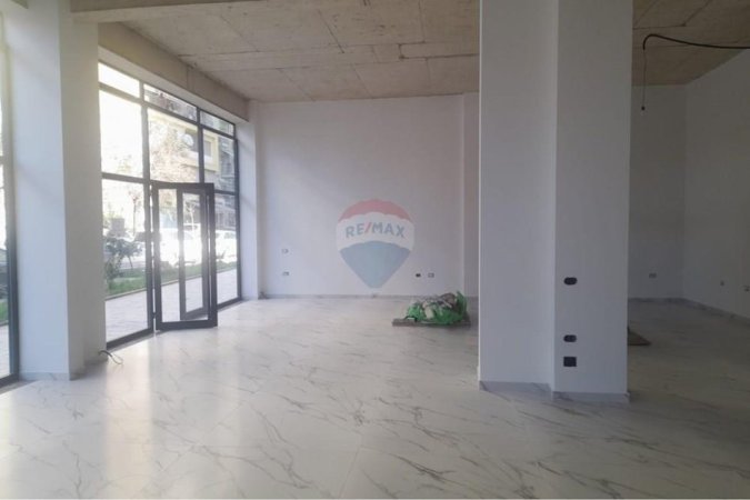 Tirane, jepet me qera dyqan , 136 m² 1.500 € (Rruga Babë Rexha, Tiranë)