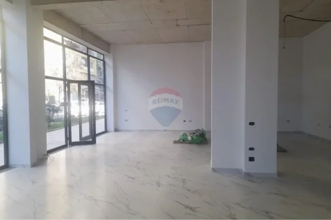 Tirane, jepet me qera dyqan , 136 m² 1.500 € (Rruga Babë Rexha, Tiranë)