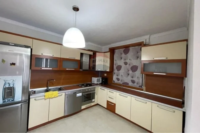 Tirane, jepet me qera apartament , 183 m² 1.500 € (Kopshti Zoologjik, Tiranë)