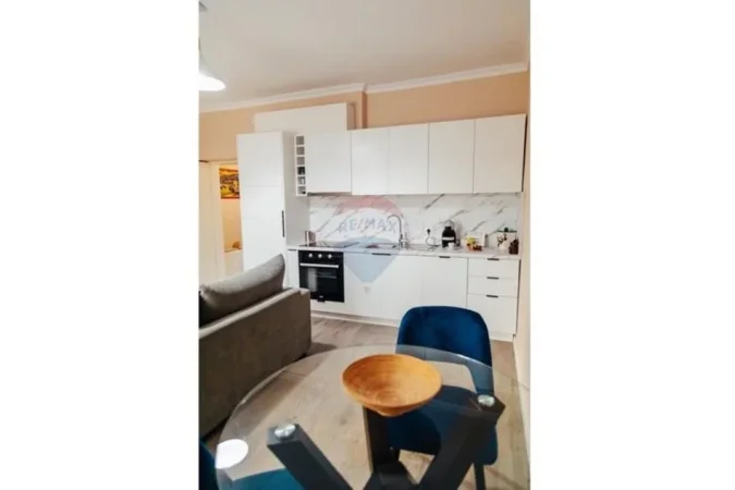 Tirane, jepet me qera apartament , 56 m² 800 € (Garda)