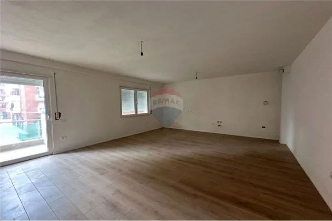 Tirane, jepet me qera , 122 m² (Astir)