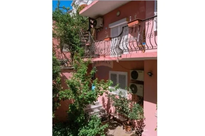 Tirane, jepet me qera garsonier , 2 m² 500 € (Sheshi Skënderbej)