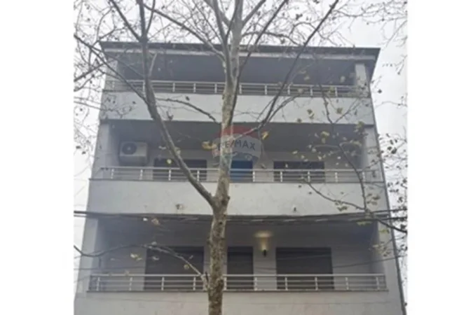 Tirane, jap me qera , 601 m² 5.500 € (Rruga Xhanfize Keko, Tiranë)