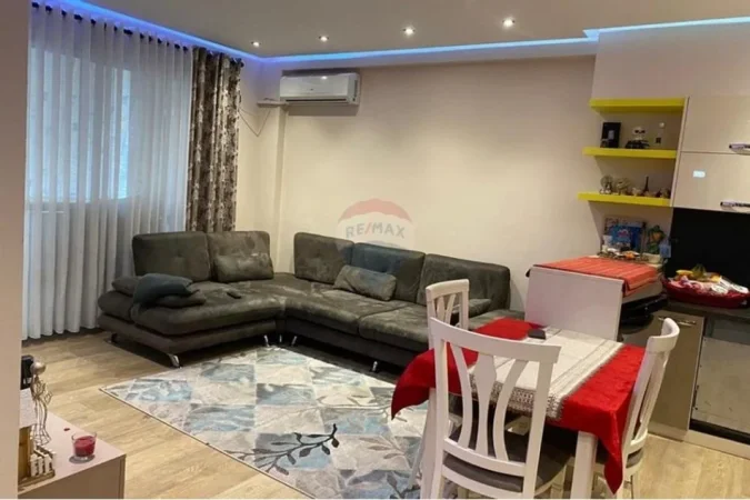 Tirane, jepet me qera apartament , 102 m² 500 € (Yzberisht)