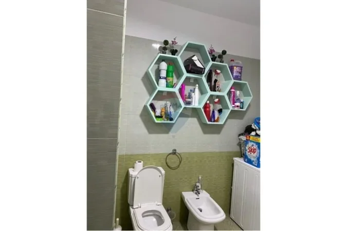 Tirane, jepet me qera apartament 2+1 Kati 2, 90 m² 500 € 