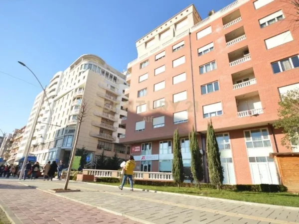 Tirane, shes ambjent biznesi , 66 m² 