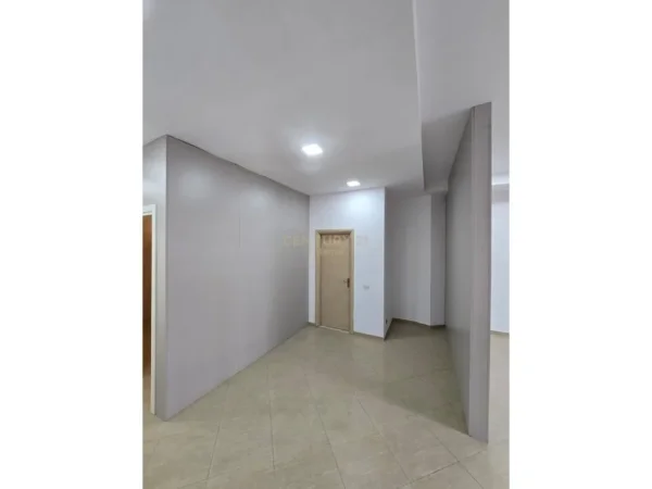 Tirane, shes ambjent biznesi , 94 m² 320.000 € 