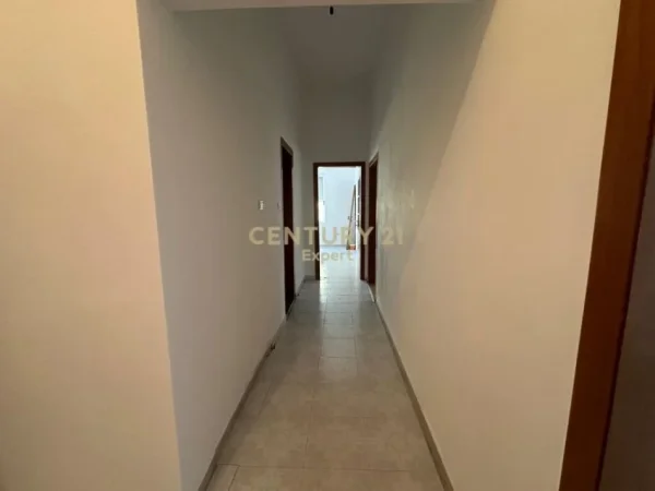Tirane, jepet me qera zyre Kati 4, 95 m² 800 € (Taiwan)