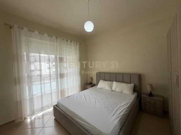 Tirane, jepet me qera apartament 2+1 Kati 2, 100 m² 600 € (Misto Mame everest133288)