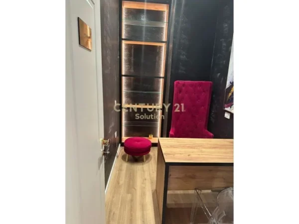 Tirane, jepet me qera ambjent biznesi Kati 2, 120 m² 1.500 € 