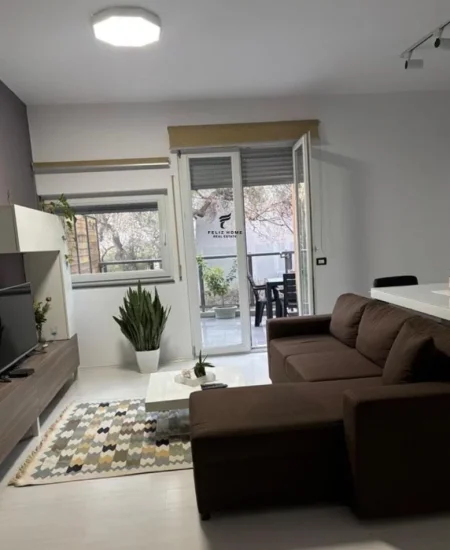 Tirane, jepet me qera apartament 1+1 Kati 3, 85 m² 600 € (SELITE E VJETER)