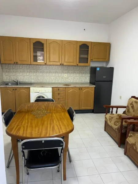 Tirane, jepet me qera apartament 2+1+Ballkon Kati 6, 75 m² 500 € (Rruga e Elbasanit)
