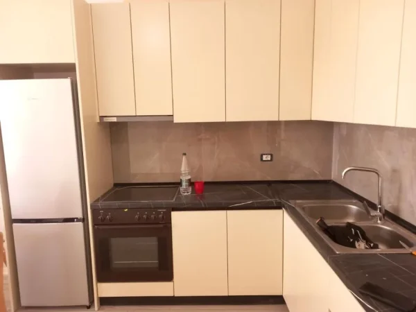 Tirane, jepet me qera apartament 1+1 Kati 6, 60 m² 400 € (Astir)