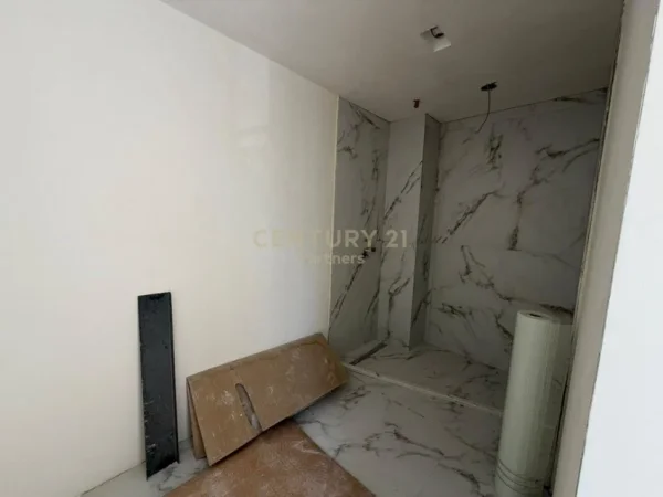 Tirane, shes apartament duplex 3+1+Aneks+Ballkon Kati 1, 194 m² 225.000 € 