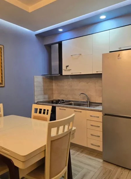 Tirane, jepet me qera apartament 1+1 Kati 2, 63 m² 650 € (ISH RESTORANT DURRESI)