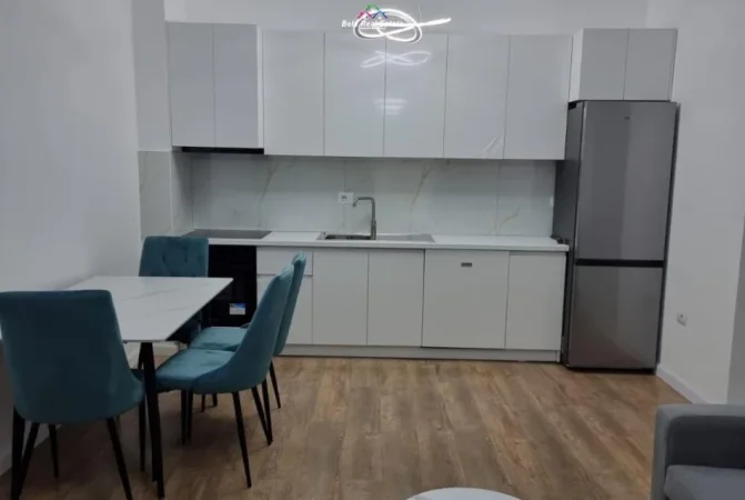 Tirane, jepet me qera apartament 1+1 Kati 4, 70 m² 850 € (Komuna e parisit)