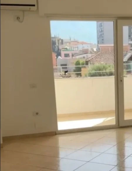 Tirane, jepet me qera zyre Kati 2, 128 m² 500 € (BRRYLI)