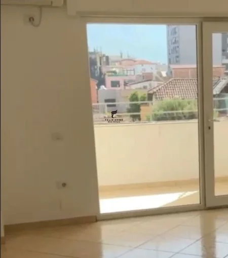 Tirane, jepet me qera zyre Kati 2, 128 m² 500 € (BRRYLI)