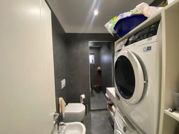 Tirane, shitet apartament 1+1+Ballkon Kati 4, 65 m² 135.000 € (Vasil Shanto, prane KESH)