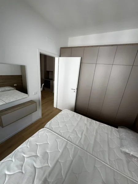 Tirane, jepet me qera apartament 1+1 Kati 4, 49 m² 400 € (Ali Demi)