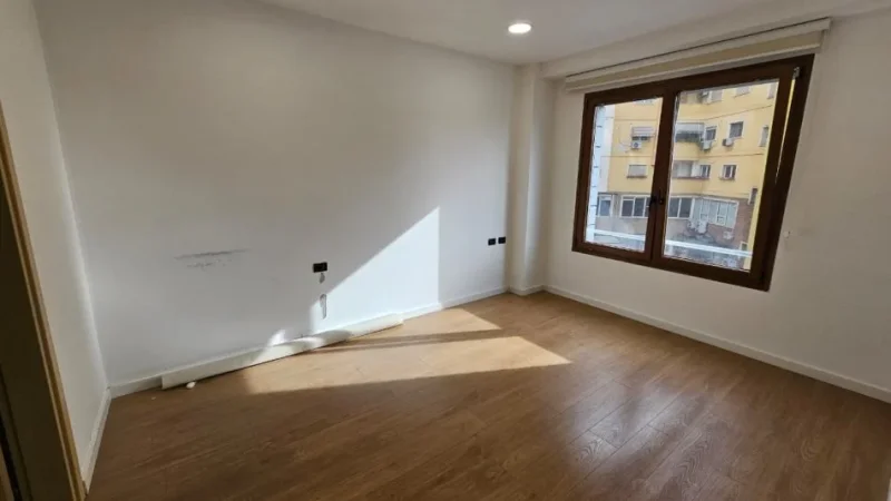 Tirane, jepet me qera zyre Kati 2, 180 m² 2.600 € (Alpas Center, Hilton Garden Inn)