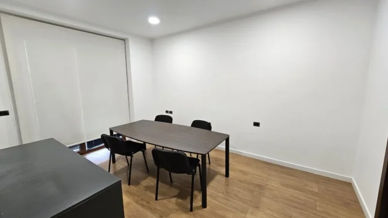 Tirane, jepet me qera zyre Kati 2, 180 m² 2.600 € (Alpas Center, Hilton Garden Inn)