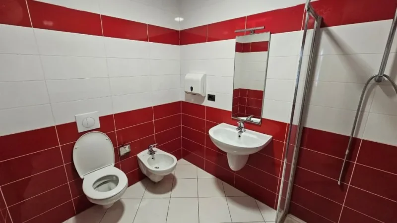 Tirane, jepet me qera zyre Kati 2, 180 m² 2.600 € (Alpas Center, Hilton Garden Inn)