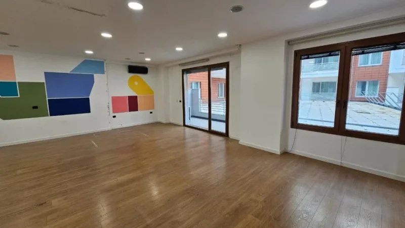 Tirane, jepet me qera zyre Kati 2, 180 m² 2.600 € (Alpas Center, Hilton Garden Inn)
