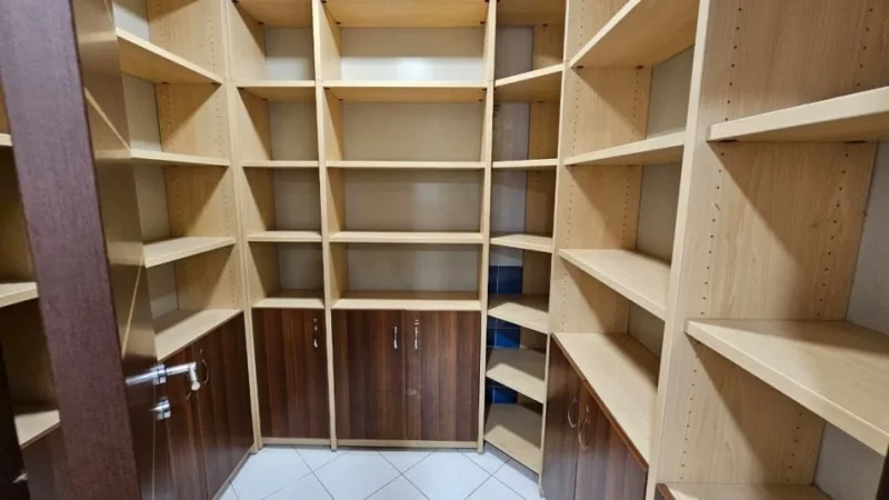 Tirane, jepet me qera zyre Kati 2, 180 m² 2.600 € (Alpas Center, Hilton Garden Inn)