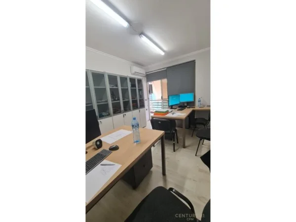 Tirane, shes apartament 2+1+Aneks+Ballkon Kati 6, 93 m² 210.000 € (Rruga Sali Butka)