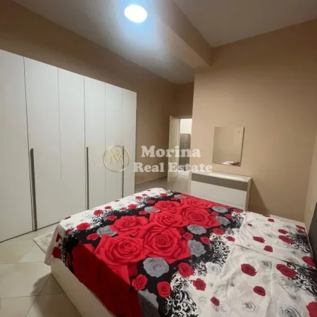 Tirane, jepet me qera apartament 1+1 Kati 1, 65 m² 400 € (Fresku)