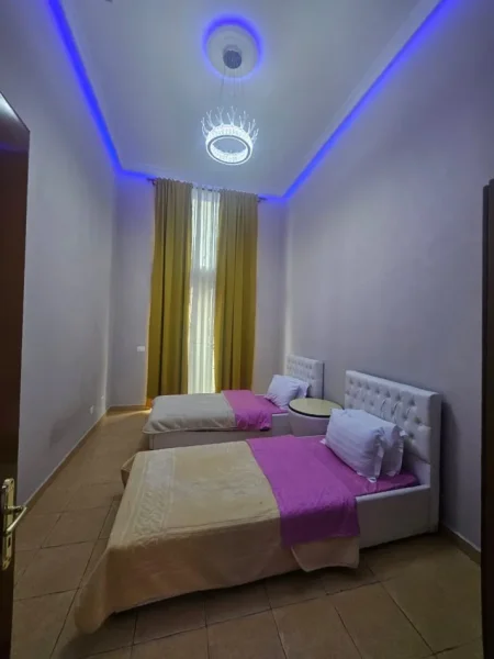 Tirane, jap me qera apartament 2+1 Kati 2, 145 m² 500 € (pallati me shigjeta)