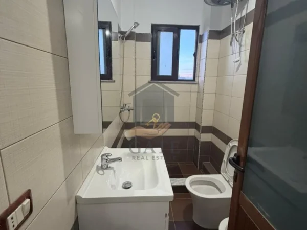Durres, jepet me qera apartament 2+1+Ballkon Kati 2, 90 m² 400 € (Ish Urt)