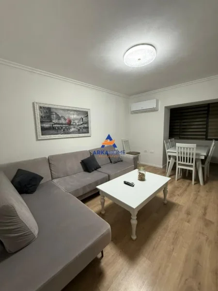 Tirane, jepet me qera apartament 2+1+Ballkon Kati 3, 72 m² 750 € 