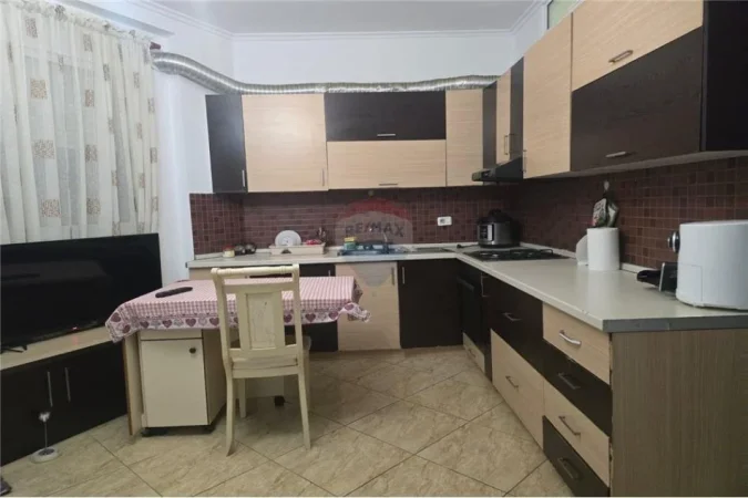 Tirane, shitet apartament 1+1+Ballkon Kati 2, 73 m² 145.000 € (Kodra e Diellit)