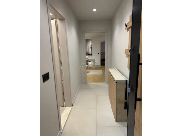 Tirane, jepet me qera apartament 1+1 Kati 4, 78 m² 850 € (Komuna e Parisit)