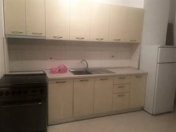 Tirane, jepet me qera apartament 2+1+Ballkon Kati 2, 113 m² 500 € (Astir)