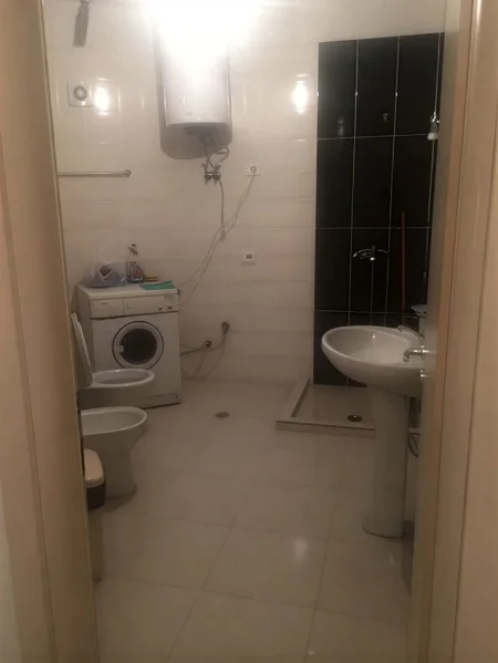 Tirane, jepet me qera apartament 2+1+Ballkon Kati 2, 113 m² 500 € (Astir)