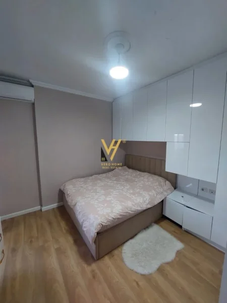 Tirane, jepet me qera apartament 2+1+Ballkon Kati 6, 110 m² 870 € (RRUGA E KAVAJES)