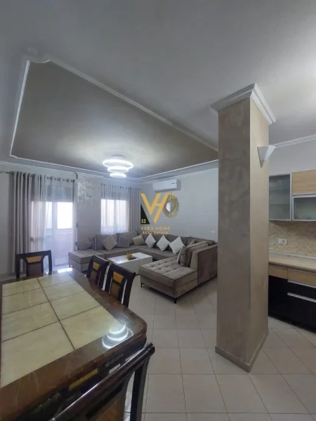 Tirane, jepet me qera apartament 2+1+Ballkon Kati 6, 110 m² 870 € (RRUGA E KAVAJES)