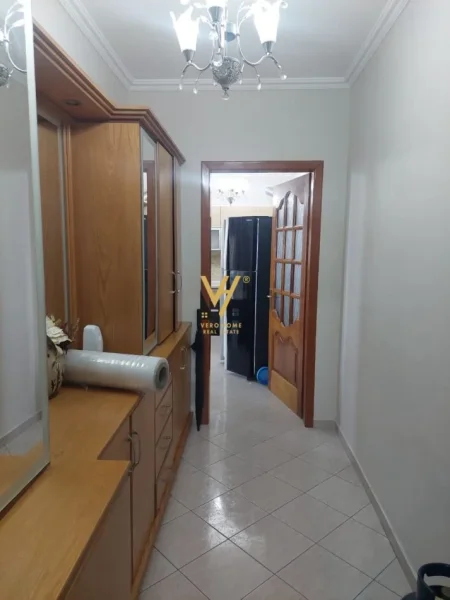 Tirane, jepet me qera apartament 2+1+Ballkon Kati 6, 110 m² 870 € (RRUGA E KAVAJES)