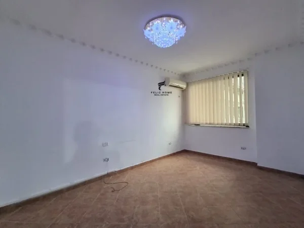Tirane, jepet me qera zyre Kati 2, 143 m² 1.200 € (ISH ESKPOZITA)