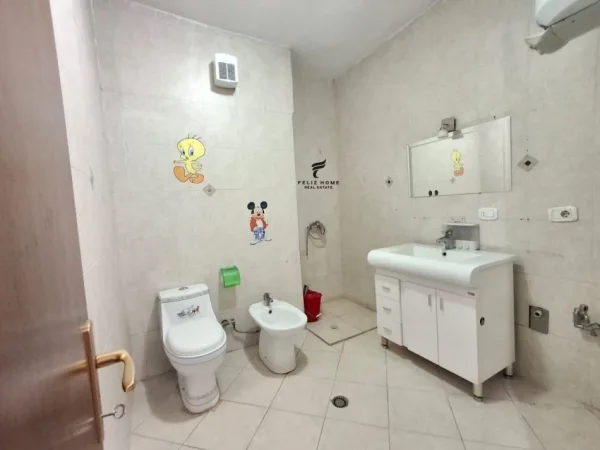 Tirane, jepet me qera zyre Kati 2, 143 m² 1.200 € (ISH ESKPOZITA)