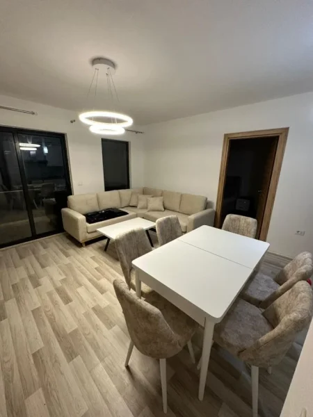 Tirane, jepet me qera apartament 1+1 Kati 2, 80 m² 