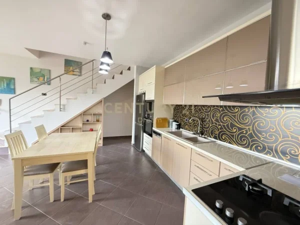 Tirane, shes apartament duplex 2+1+Aneks+Ballkon Kati 3, 124 m² 260.000 € 
